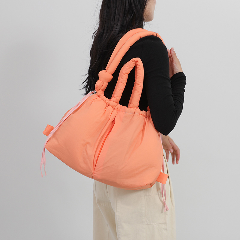 Tote Bag Beach - กระเป๋าไหล่เส้นเดียวแฟชั่นแจ็คเก็ตบุนวมใหม่สำหรับผู้หญิงกระเป๋าโท้ทกระเป๋าเป้สะพายหลัง Crossbody mochila femininas กระเป๋าขนาดใหญ่