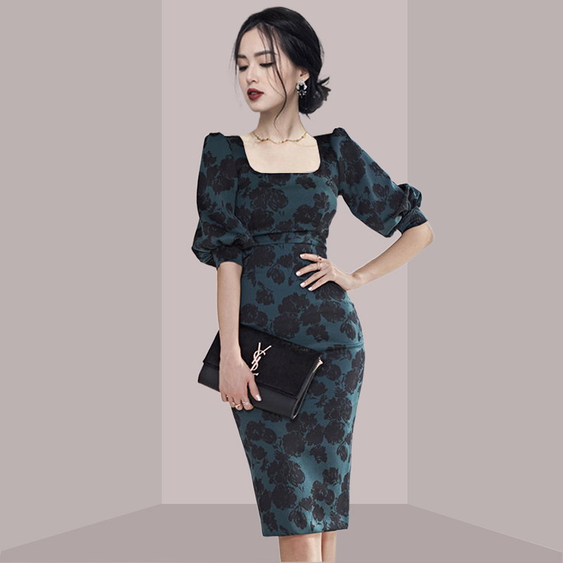 ชุดเดรสยาวระดับกลาง ลายดอกไม้  - Midi Skirt Floral บทวิจารณ์และราคา